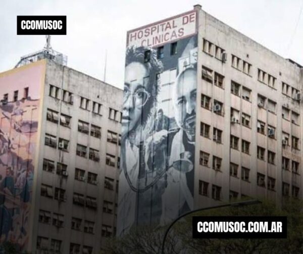 Fachada de un hospital de clínicas con un gran mural de dos médicos y el texto “HOSPITAL DE CLÍNICAS”