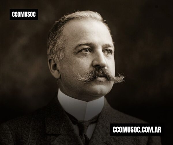 Retrato de Otto Krause con bigote y traje, mirando hacia la derecha