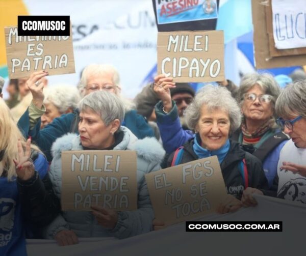 JUBILADAS EN CONGRESO MANIFESTÁNDOSE.