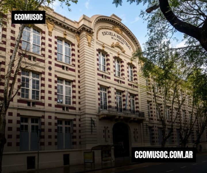 Fachada de la Escuela Industrial con árboles en primer plano 