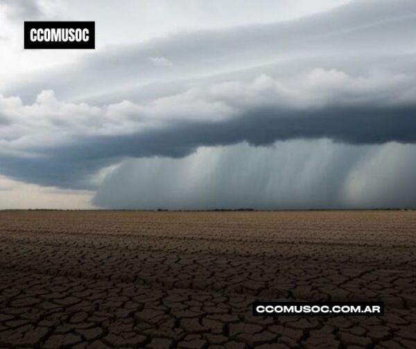 Tormenta con nubes oscuras y lluvia sobre un campo agrietado y seco
